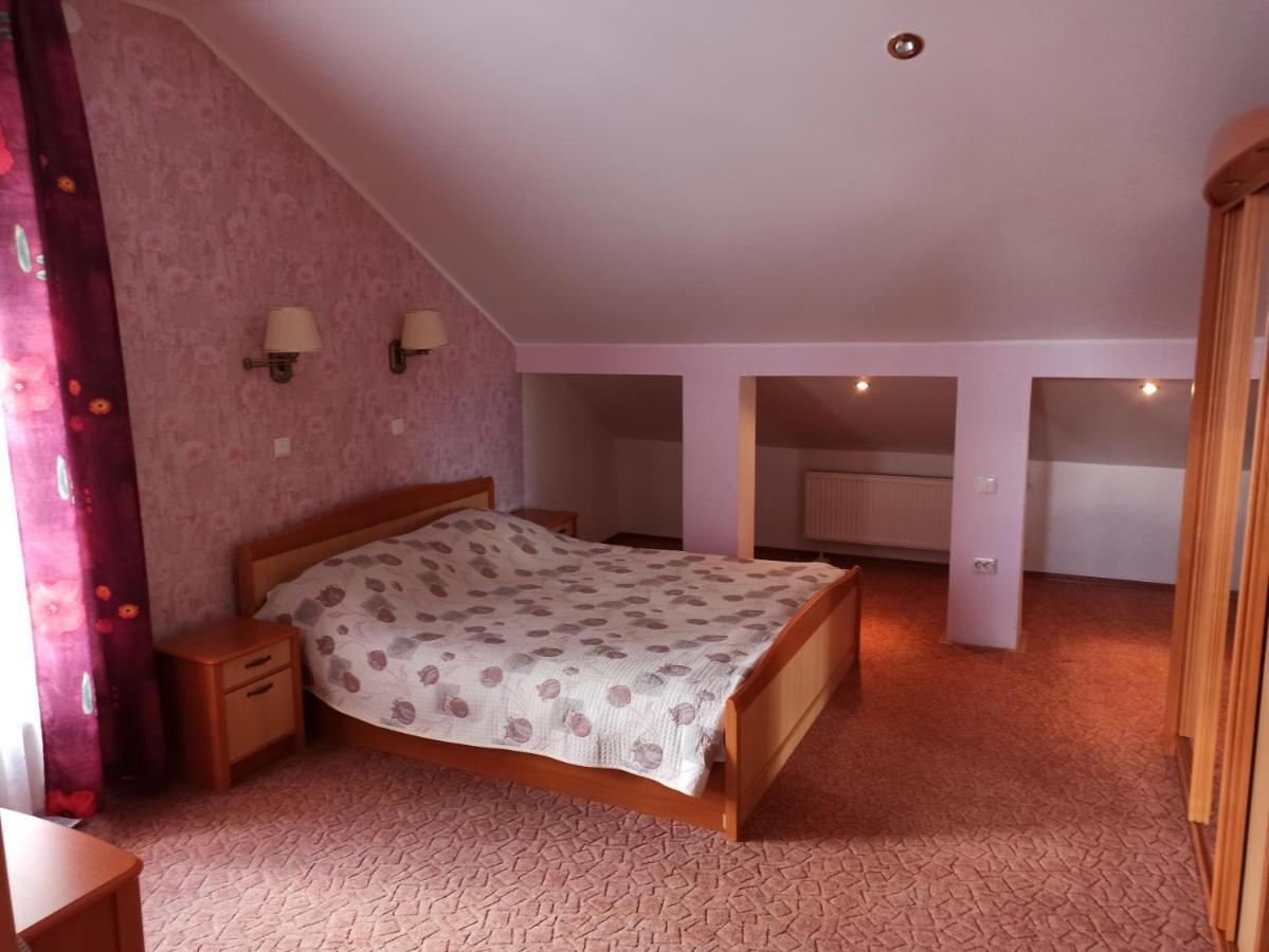 Central Hotel نارفا المظهر الخارجي الصورة