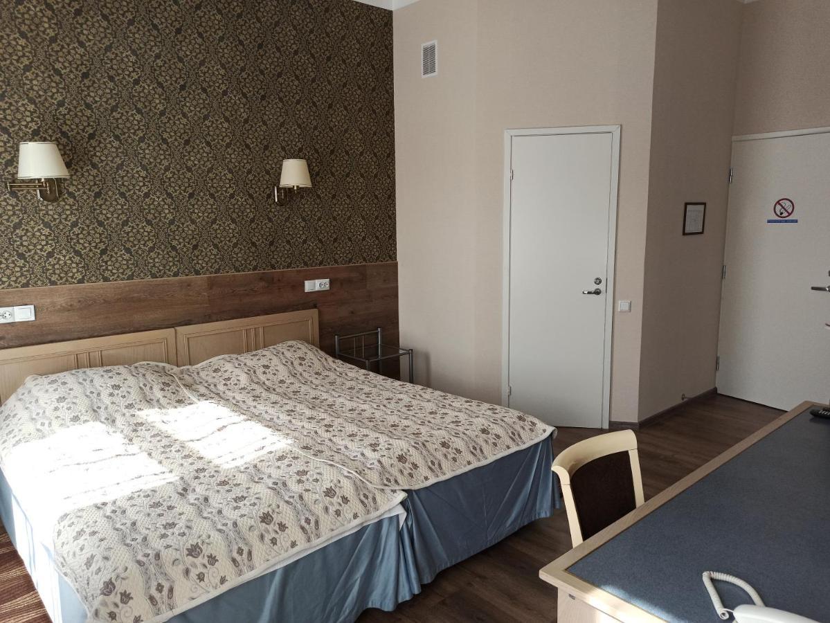 Central Hotel نارفا المظهر الخارجي الصورة