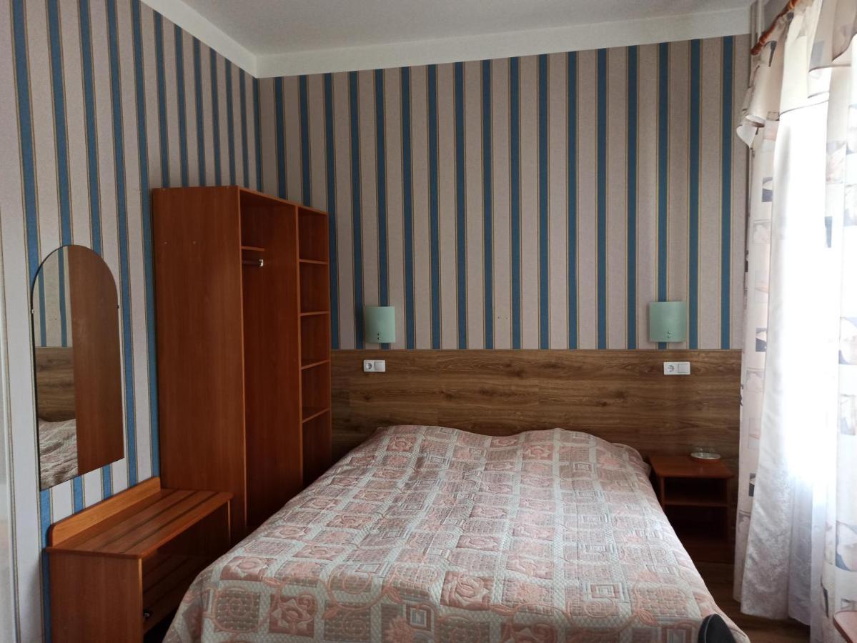 Central Hotel نارفا المظهر الخارجي الصورة