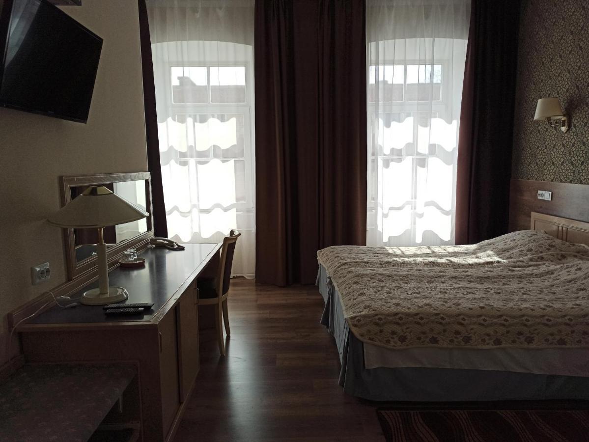 Central Hotel نارفا المظهر الخارجي الصورة