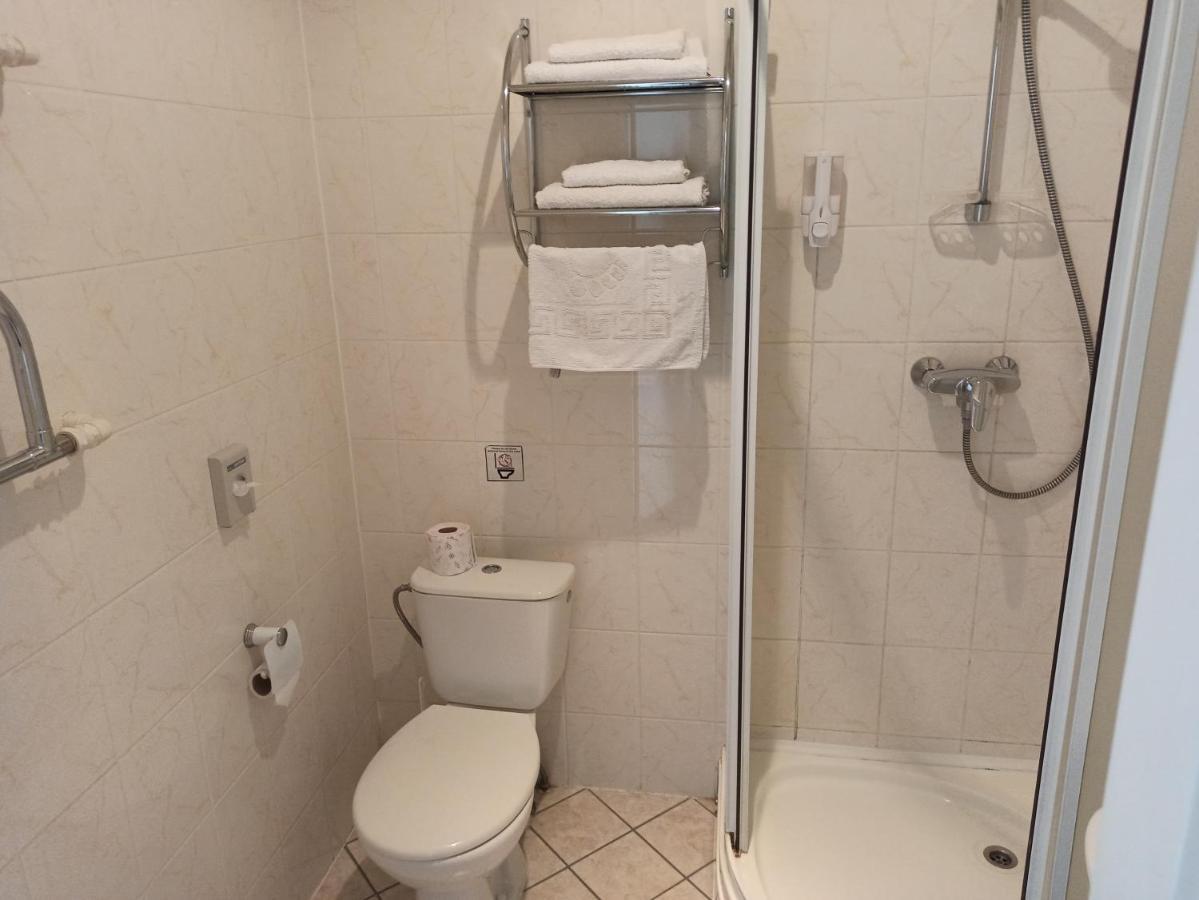 Central Hotel نارفا المظهر الخارجي الصورة