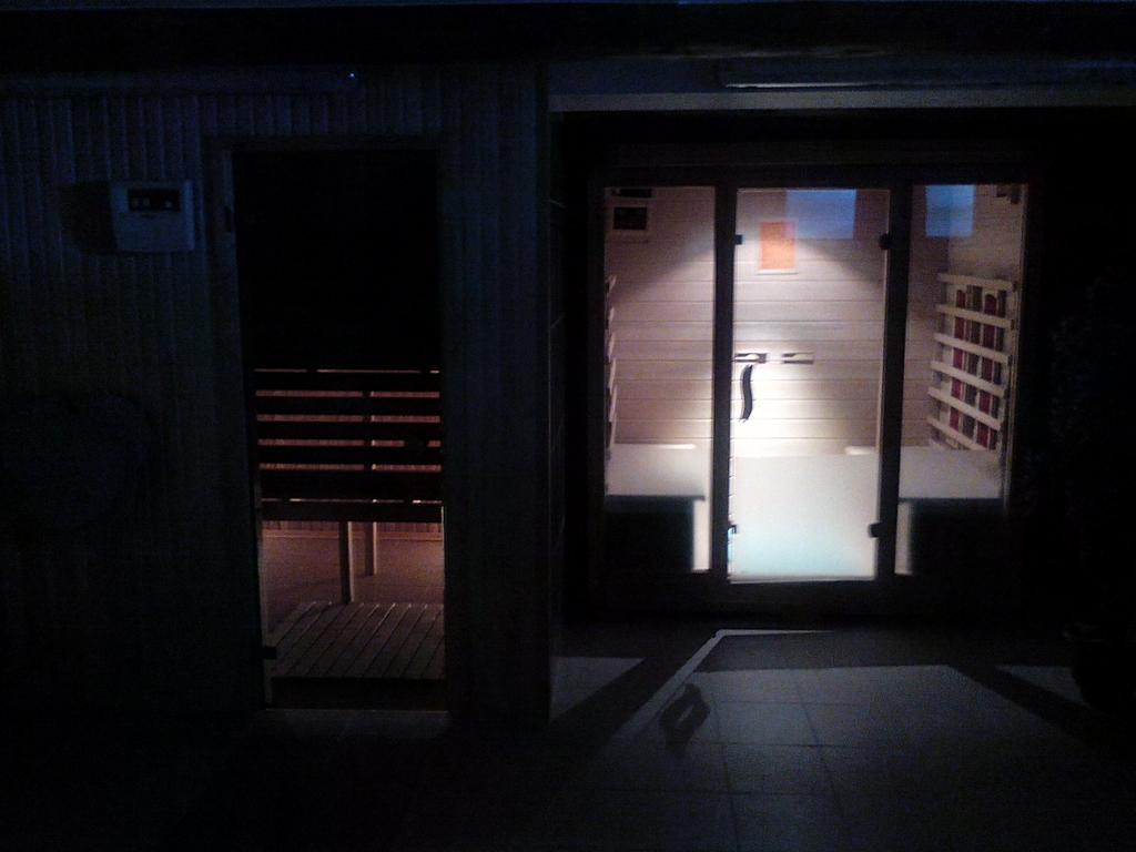 Central Hotel نارفا المظهر الخارجي الصورة