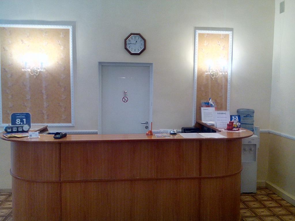 Central Hotel نارفا المظهر الخارجي الصورة