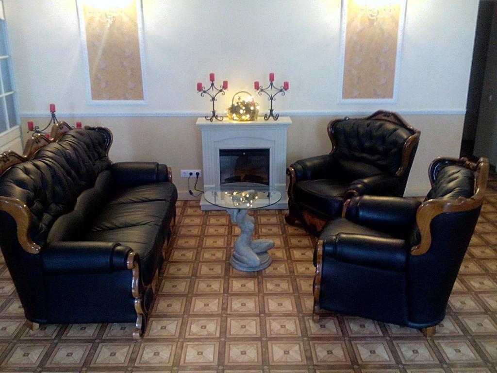 Central Hotel نارفا المظهر الخارجي الصورة